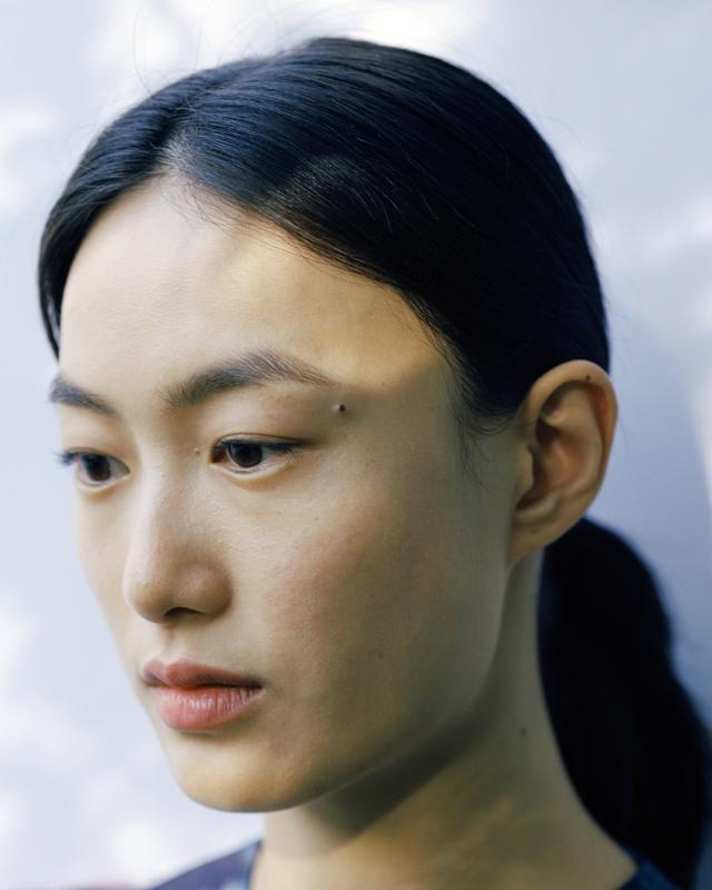 陳冠希的老婆秦舒培拍素顏寫真，網友：換成別人真不敢拍！