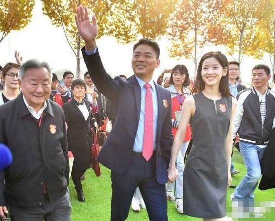 黃曉明是寵妻狂魔這件事已經人盡皆知，可他們愛起老婆完全不輸啊