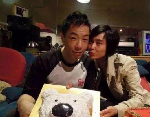 黃曉明是寵妻狂魔這件事已經人盡皆知，可他們愛起老婆完全不輸啊