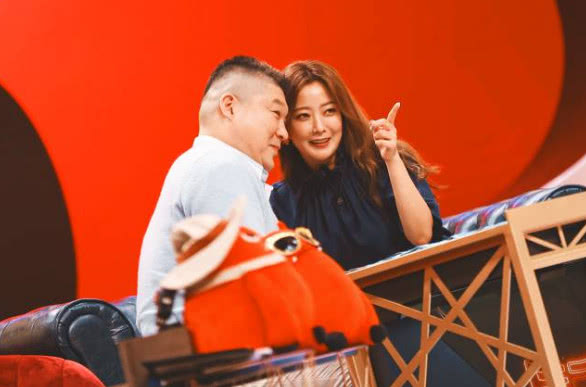 笑噴！結婚後婆婆才知道，兒媳是紅遍全國大明星，網友：驚不驚喜！