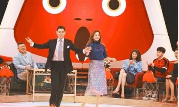 笑噴！結婚後婆婆才知道，兒媳是紅遍全國大明星，網友：驚不驚喜！