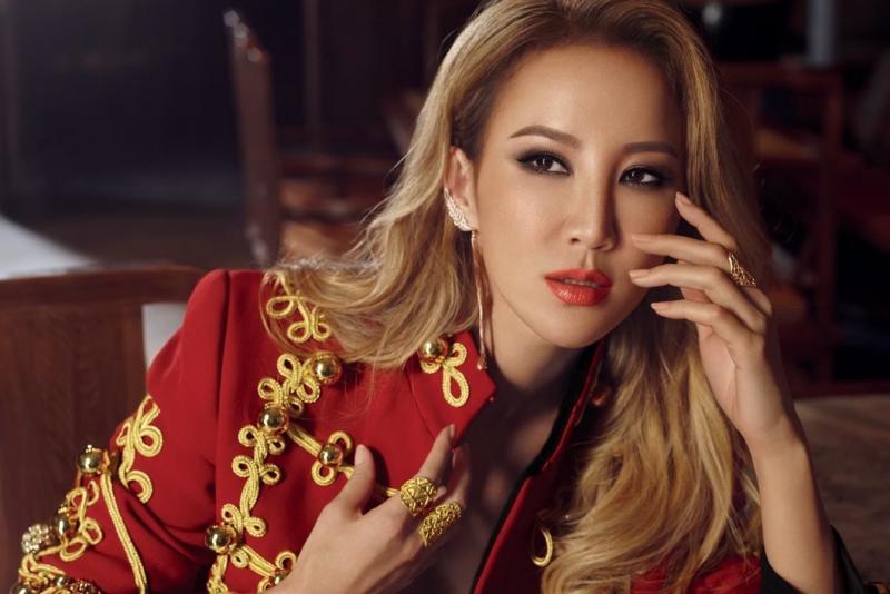 李玟身穿不一樣的連體衣，只用鑽石遮擋部位，網友: 要亮眼睛了！