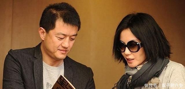王菲現身朋友聚會，一個細節讓人猜測她根本就沒想為謝霆鋒生孩子！