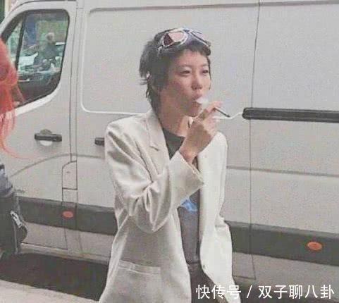 王菲現身朋友聚會，一個細節讓人猜測她根本就沒想為謝霆鋒生孩子！