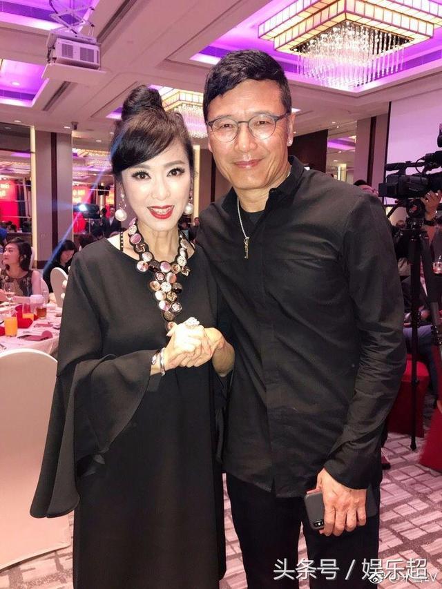 63歲米雪與53歲雪梨對比，一對痴情姐妹花，卻都被渣男坑慘了！