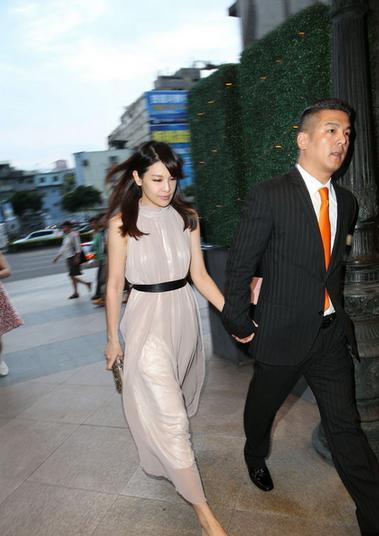 賈靜雯前夫孫志浩再婚時，新娘林若亞的「一句話」， 透露了兩人當初的「離婚原因」！