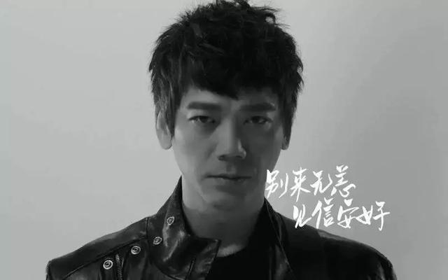 顏值確實是「星二代」里算很高的了！信樂團前主唱阿信女兒畢業，網友：顏值高，和父親宛如「情侶」！