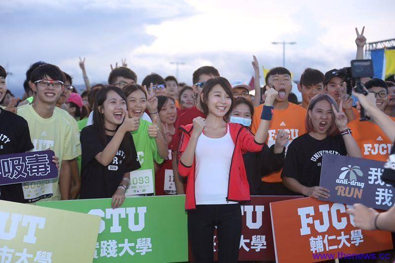 林明禎穿緊身衣晨跑「超正」！　全場男大生都瘋狂了！