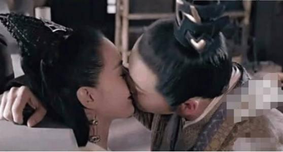 吳奇隆坦言：劉詩詩可以和任何男星拍吻戲，但唯獨他就是不行!  