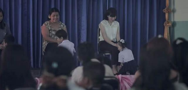 女學生「未婚先有」遭眾人指指點點！受盡委屈「獨立養大女兒」最後終於說出孩子的來歷...背後辛酸好催淚！ 