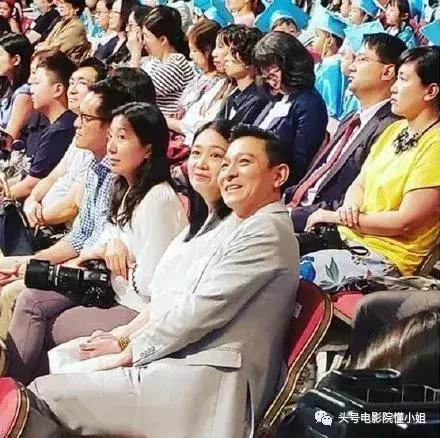 劉德華參加女兒畢業禮：天王也沒入學特權 曾帶女兒面試5所幼兒園