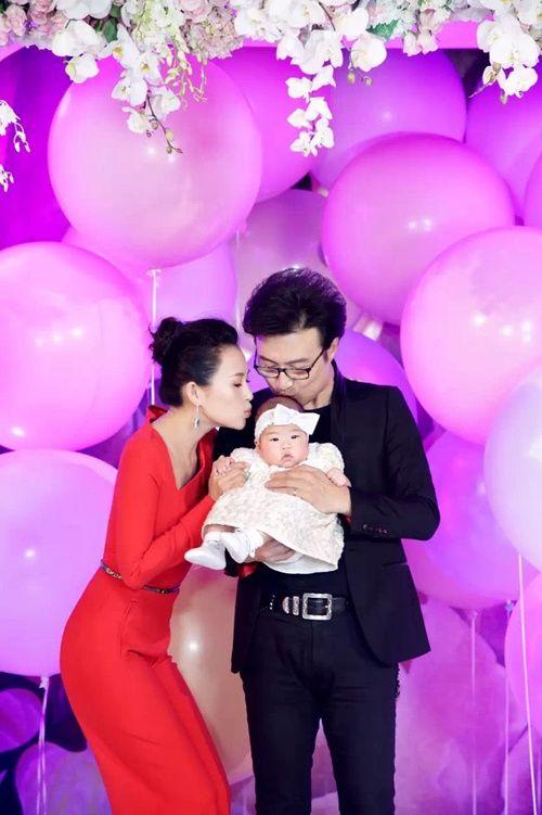 同樣是剛生了女兒，章子怡依舊又瘦又美，完全不像生過小孩！「她」卻胖成這模樣！連她老公都快要認不出來了！
