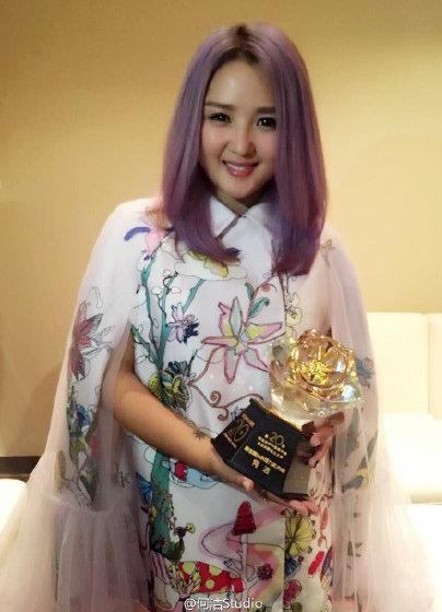 同樣是剛生了女兒，章子怡依舊又瘦又美，完全不像生過小孩！「她」卻胖成這模樣！連她老公都快要認不出來了！