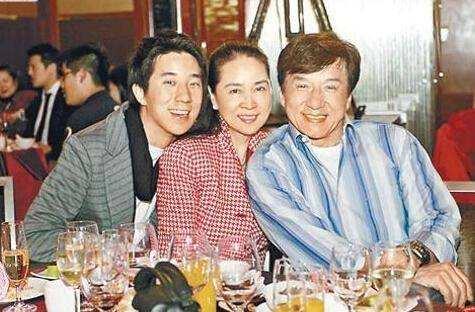 房祖名隱瞞35年乾媽曝光，居然是樂壇傳奇人物，難怪他不願公開！