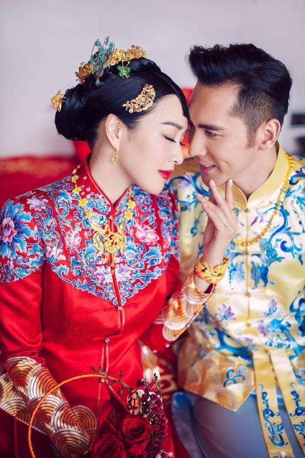 四張照片兩個小動作，就暴露了張倫碩是否真愛鍾麗緹，網友：心疼 