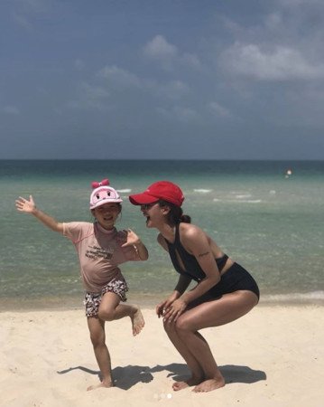 蔡依林曬與家人合照變黑美人比V賣萌少女感十足 