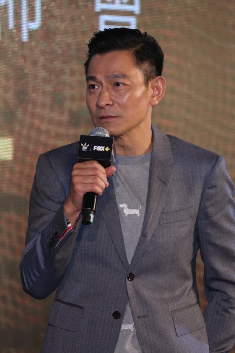 華仔現身女兒畢業典禮 老婆凸肚被指肯定 有了 