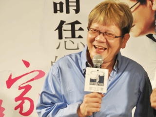 65歲張菲被爆與「舊愛林慧萍」破鏡重圓，曾為愛與鄭進一撕破臉的他語帶玄機「一切隨緣...」讓粉絲引頸期待！ 