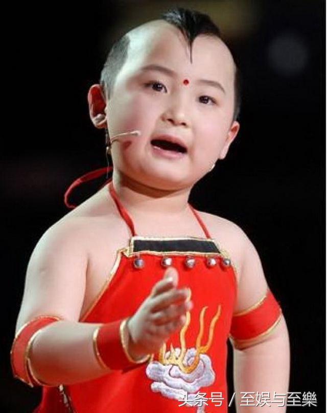 9歲被周傑倫帶上春晚，為了成名，家人賣掉房子，如今成了非主流 ! 