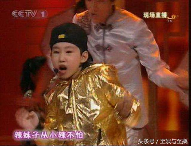 9歲被周傑倫帶上春晚，為了成名，家人賣掉房子，如今成了非主流 ! 
