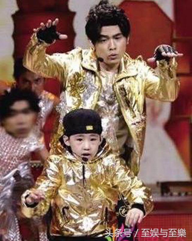 9歲被周傑倫帶上春晚，為了成名，家人賣掉房子，如今成了非主流 ! 