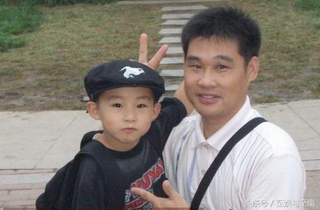 9歲被周傑倫帶上春晚，為了成名，家人賣掉房子，如今成了非主流 ! 