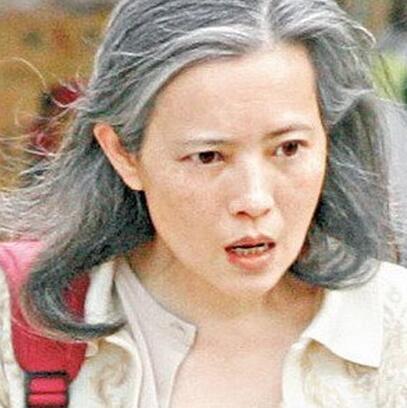 54歲藍潔瑛終於復出了 ！梳妝打扮上綜藝，眼前一亮，網友驚呼：又變美了 ~~  