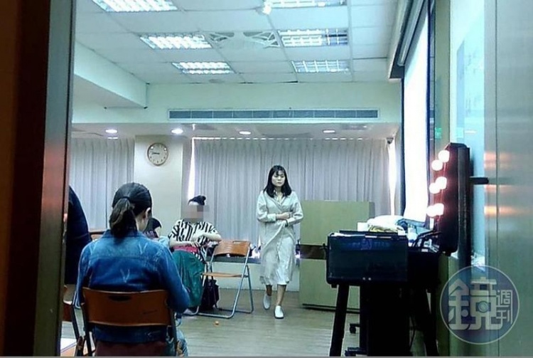 爆卦！台灣之光「米蘭首席彩妝師」回台海撈8位數…資歷根本全詐騙 學員怒炸：我氣死！ 