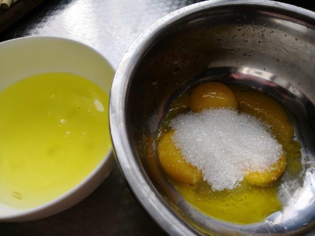 4個雞蛋1包牛奶自製無添加冰淇淋，兒子還沒放學，快被我偷吃完了