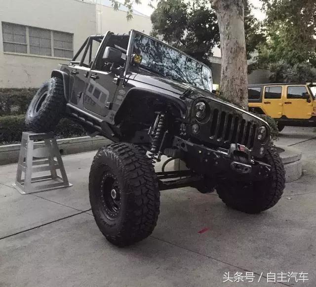 有錢就是不一樣，來看看土豪爆改牧馬人，這還是車嗎？