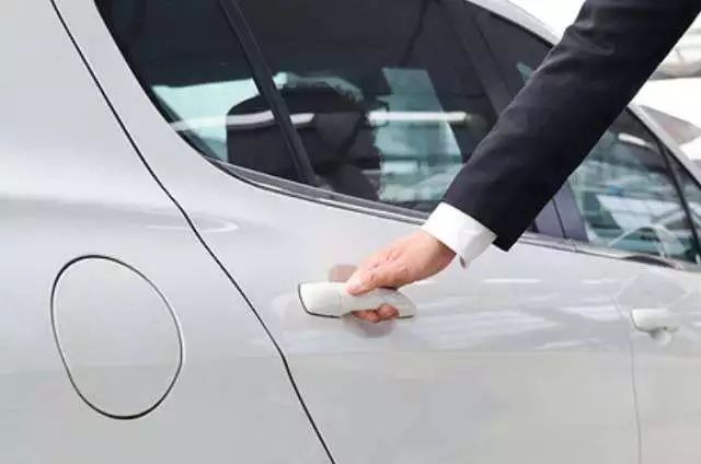 要是再有人用力關你的車門，別不好意思說 