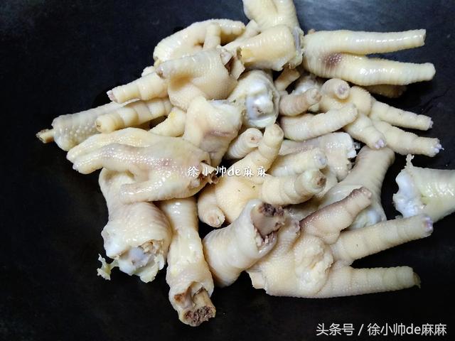 雞爪和這食材一起真是太好吃了，一星期准做一次，每次都啃精光！