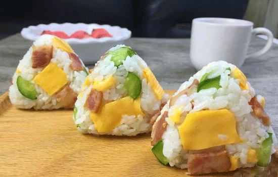 剩飯出了新吃法，這樣做好吃又不浪費