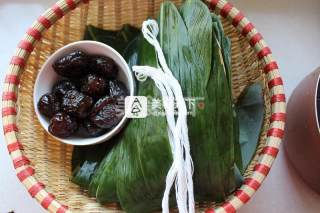 玫瑰花醬淋紅豆棗粽的做法_不一樣的粽子——玫瑰花醬淋紅豆蜜棗粽_菜譜 