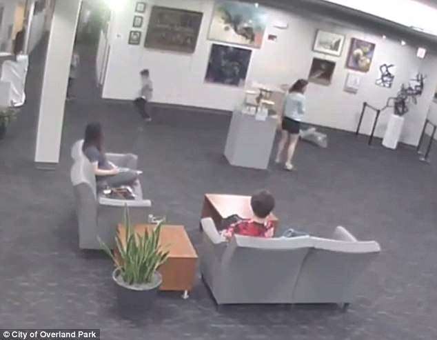 5歲男童見伸手摔爛雕像「要賠400萬」　媽媽傻眼解釋：我兒子很乖 
