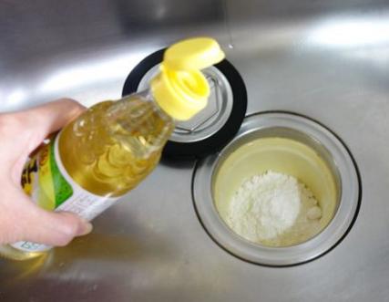 【視頻】水管堵塞可以不用找師傅　廚房有「4種東西」可以輕鬆幫你通 