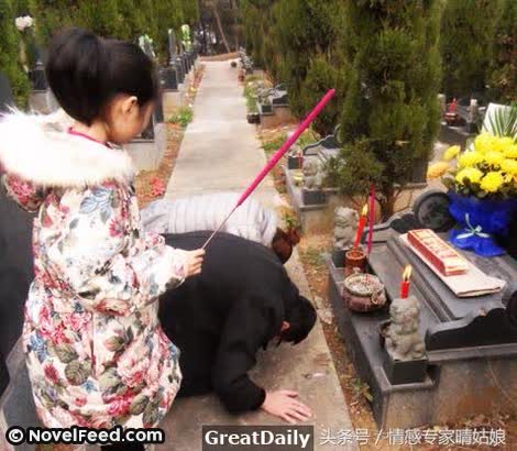 母患癌去世！父車禍身亡！續母竟虐待她，導致全身積血！還一腳踢她出門！十年後她回鄉祭父母，沒想到竟成了...續母？不稀罕了