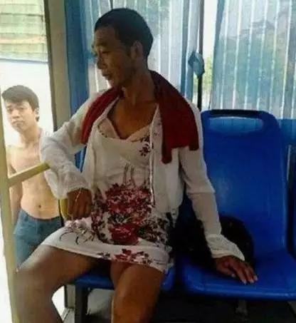 19張圖真的讓我笑到跪了！難怪妹子玩過山車喊得特別厲害！原來是… 看到第一張就笑到我肚子痛了！