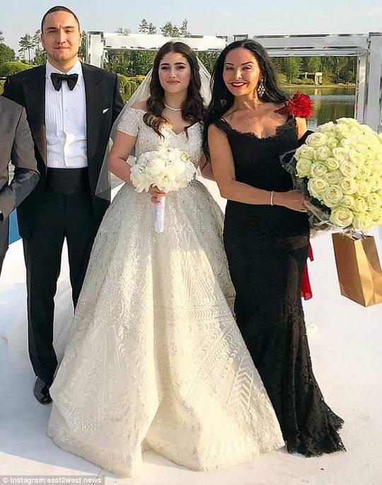 炫富極致！俄羅斯18歲地產千金辦千萬婚禮 婚紗140萬食物299萬