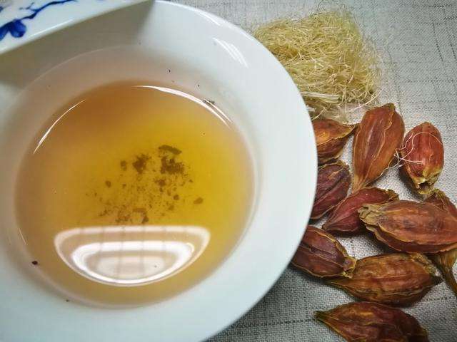 尿酸高不用怕，多喝一種水，幫助排出尿酸，痛風不來擾