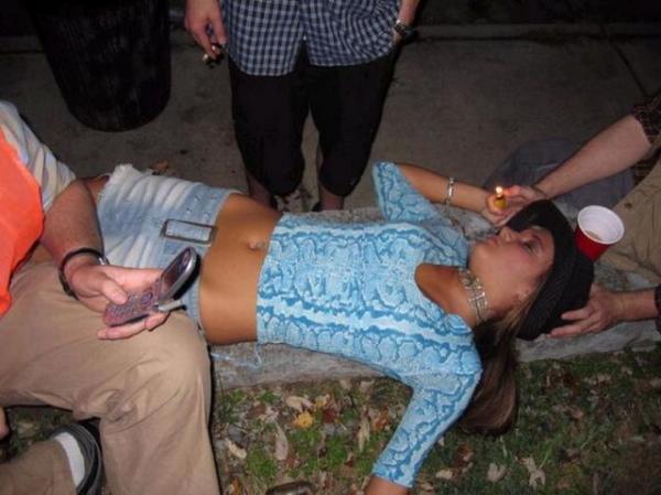 女人千萬不可以喝醉後果不堪設想！這些妹子的下場是多麼悽慘！再不看就要被刪除了！