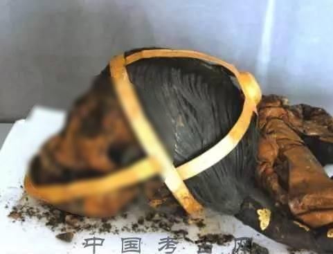 開山炸出一座古墓 專家透過縫隙看到駭人一幕！