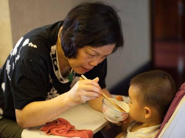 常做3件事，最易「吸引」幽門螺旋桿菌，2種葉子煮水飲，比吃藥強