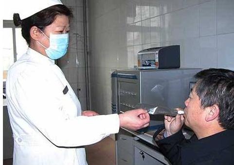 常做3件事，最易「吸引」幽門螺旋桿菌，2種葉子煮水飲，比吃藥強