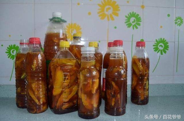 誰說「果皮、蟲啃菜葉」無用處？高手回收利用做出「超強酵素清潔劑」天然無毒環保又安心