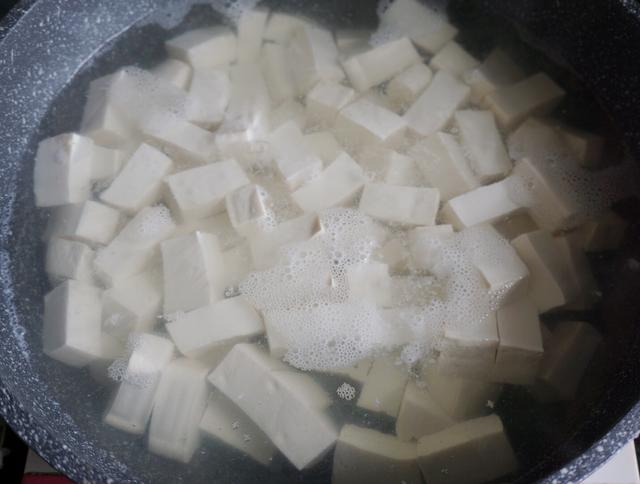 家常紅燒豆腐這樣做，嫩滑入味，幾分鐘完成，大人小孩都愛吃