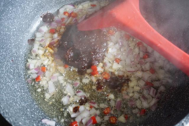家常紅燒豆腐這樣做，嫩滑入味，幾分鐘完成，大人小孩都愛吃