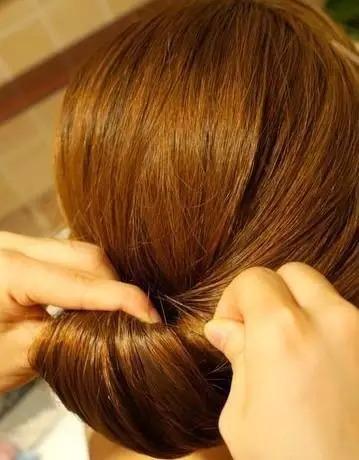 夏天女孩子就要這樣紮頭髮！好看又涼爽！18款紮頭髮的方法，太漂亮了！趕緊收藏學習吧~ 