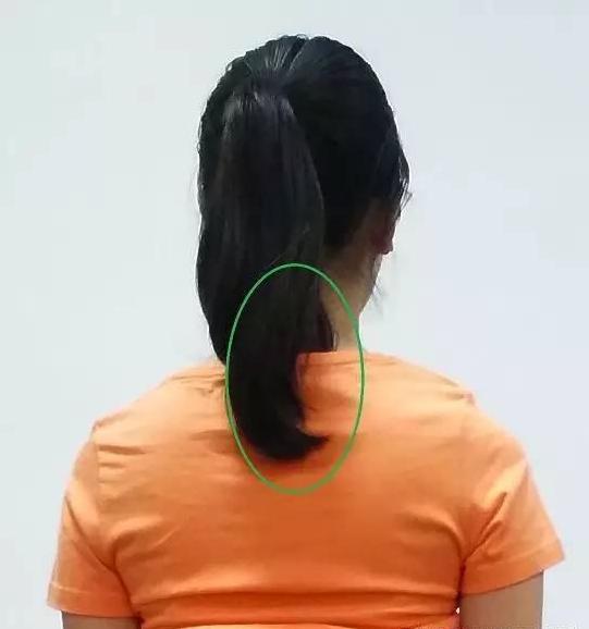 肩頸痠痛不必再去給人按摩了！老師傅獨家傳授「肩頸放鬆」療法！短短2分鐘，脖子整個都變輕了.... 