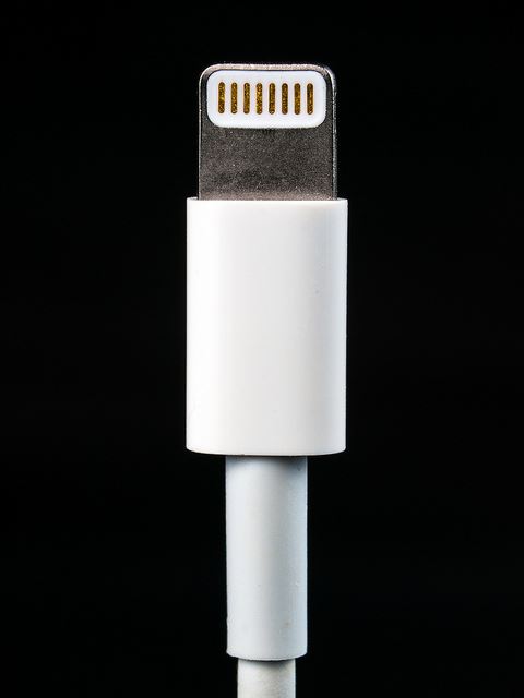 手機充電口「鬆動」沒辦法充電？原來是你這幾個「小動作」造成的… 下次別再犯了！ 